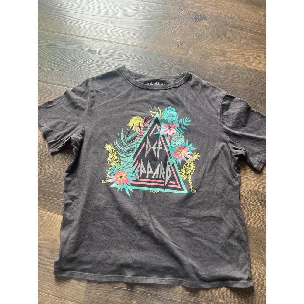 Def Leppard Graphic T-Shirt Womens Small Charcoal Gray Tropical Leopard Band Tee